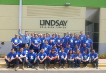 lindsay collision repair staff lindsay collision lighting it up blue for autism